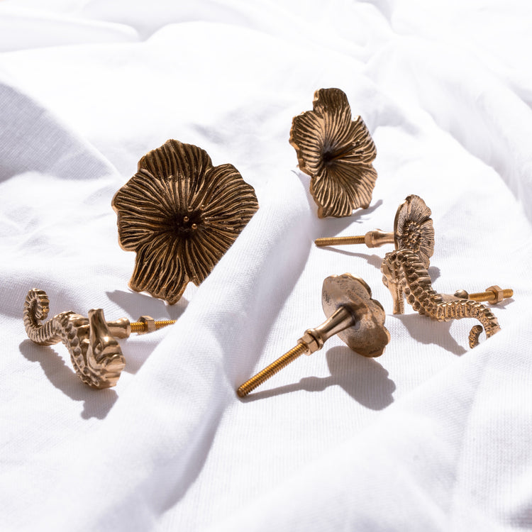 KNOBS & HOOKS